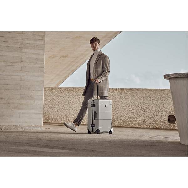 Чемодан VICTORINOX Lexicon Framed, серебристый, 100% поликарбонат Makrolon, 46x28x68 см, 72 л 610540 Victorinox, Артикул: 610540 фото №1