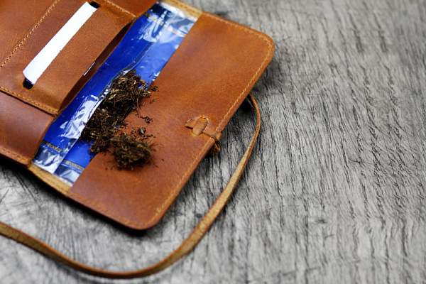 Кисет для табака KLONDIKE DIGGER «George», натуральная кожа в коньячном цвете, 16 х 8,5 х 1 см KD1055-04 KLONDIKE 1896, Артикул: KD1055-04 фото №1