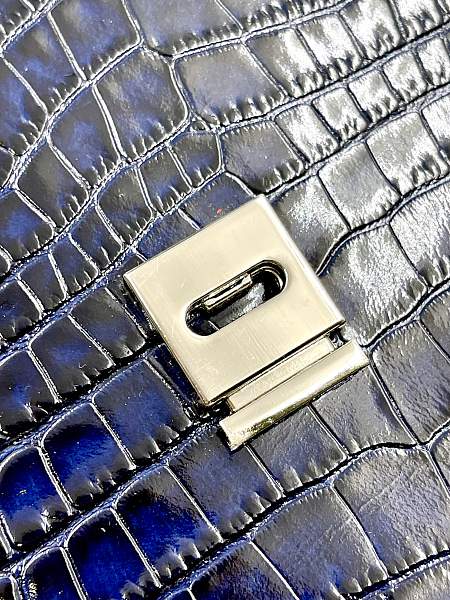 Сумка NARVIN из натуральной кожи на цепочке 9811-Croco D.Blue Vasheron, Артикул: 9811-Croco D.Blue фото №1