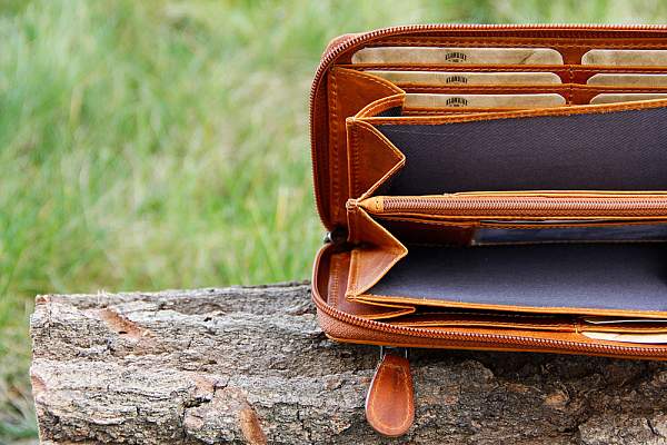 Кошелек KLONDIKE DIGGER «Viola», натуральная кожа в коньячном цвете, 19,5 х 10 x 2,5 см KD1045-04 KLONDIKE 1896, Артикул: KD1045-04 фото №1