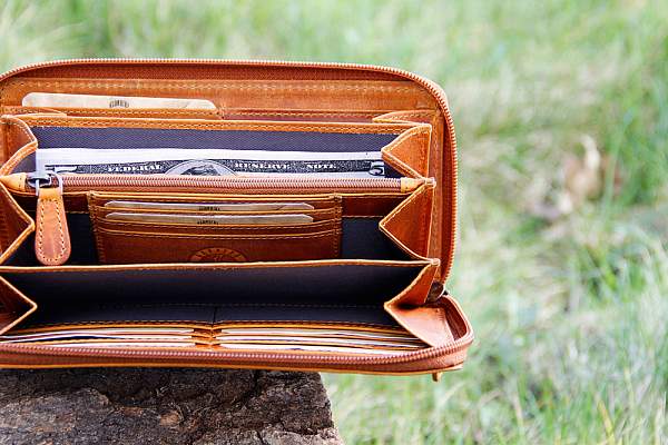 Кошелек KLONDIKE DIGGER «Viola», натуральная кожа в коньячном цвете, 19,5 х 10 x 2,5 см KD1045-04 KLONDIKE 1896, Артикул: KD1045-04 фото №1