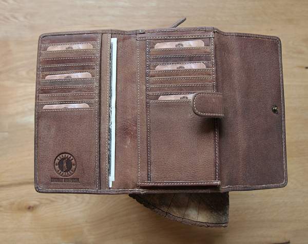 Кошелек женский KLONDIKE «Donna», натуральная кожа в светло-коричневом цвете, 18 х 10,5 х 3 см KD1031-02 KLONDIKE 1896, Артикул: KD1031-02 фото №1