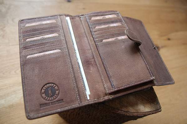 Кошелек женский KLONDIKE «Donna», натуральная кожа в светло-коричневом цвете, 18 х 10,5 х 3 см KD1031-02 KLONDIKE 1896, Артикул: KD1031-02 фото №1