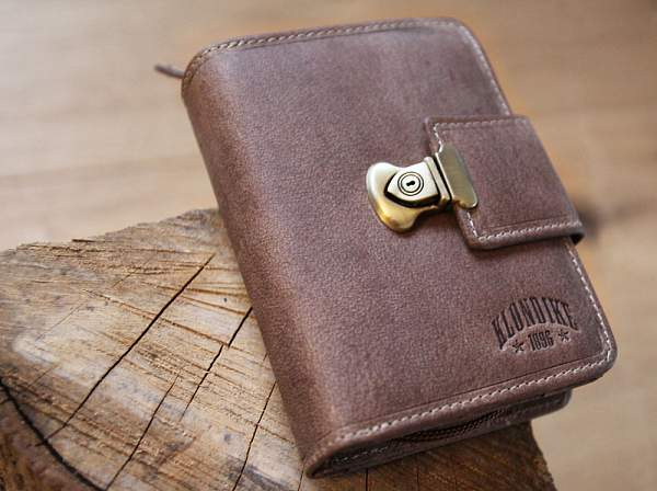 Бумажник женский KLONDIKE «Kitty», натуральная кожа в светло-коричневом цвете, 9 х 12,5 х 3 см KD1029-02 KLONDIKE 1896, Артикул: KD1029-02 фото №1