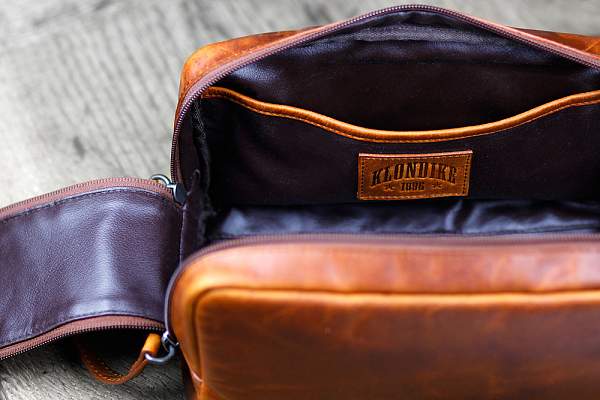 Несессер KLONDIKE DIGGER «Tad», натуральная кожа в коньячном цвете, 25 x 17 x 15 см KD1046-04 KLONDIKE 1896, Артикул: KD1046-04 фото №1