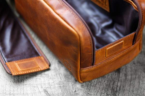 Несессер KLONDIKE DIGGER «Tad», натуральная кожа в коньячном цвете, 25 x 17 x 15 см KD1046-04 KLONDIKE 1896, Артикул: KD1046-04 фото №1