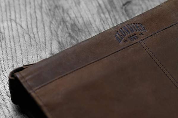 Папка для документов KLONDIKE «Ben», натуральная кожа в темно-коричневом цвете, 33 х 22,5 х 2,5 см KD1036-03 KLONDIKE 1896, Артикул: KD1036-03 фото №1