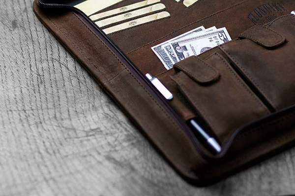 Папка для документов KLONDIKE «Ben», натуральная кожа в темно-коричневом цвете, 33 х 22,5 х 2,5 см KD1036-03 KLONDIKE 1896, Артикул: KD1036-03 фото №1