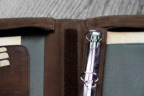 Папка для документов KLONDIKE «Ben», натуральная кожа в темно-коричневом цвете, 33 х 22,5 х 2,5 см KD1036-03 KLONDIKE 1896, Артикул: KD1036-03 фото №1