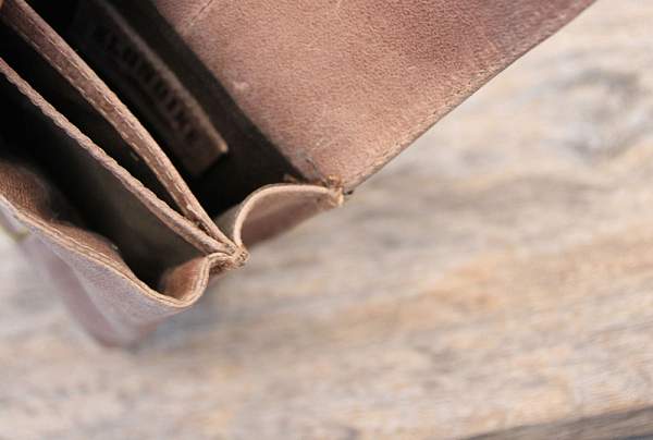 Сумка на пояс KLONDIKE «Bobby», натуральная кожа в светло-коричневом цвете, 12 х 17 х 5,5 см KD1032-02 KLONDIKE 1896, Артикул: KD1032-02 фото №1