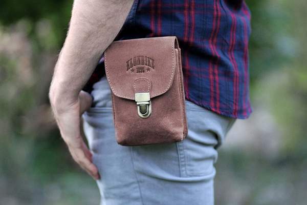 Сумка на пояс KLONDIKE «Bobby», натуральная кожа в светло-коричневом цвете, 12 х 17 х 5,5 см KD1032-02 KLONDIKE 1896, Артикул: KD1032-02 фото №1