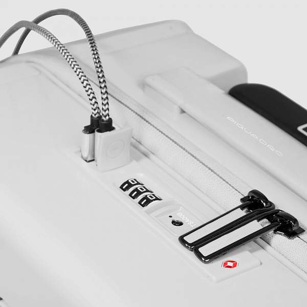 Чемодан для ручной клади из поликарбоната Piquadro BV4425POP/BI белый Piquadro, Артикул: BV4425POP/BI фото №1