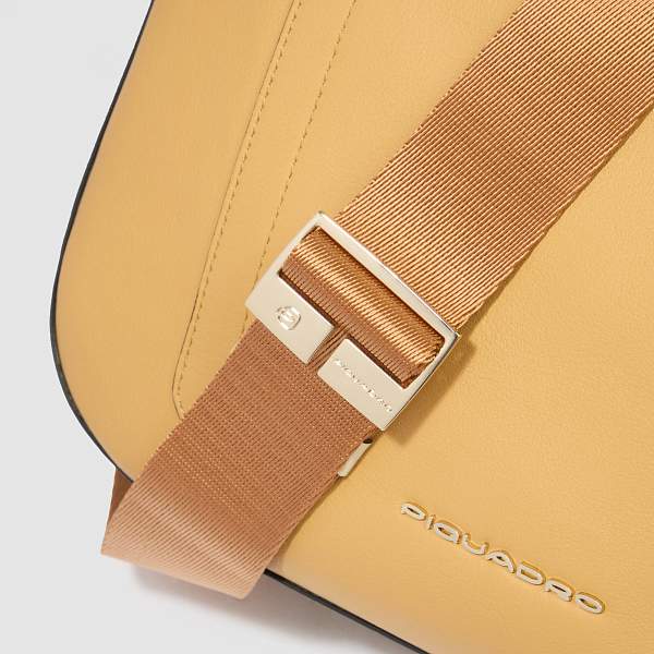 Женская сумка Piquadro BD6657W92/GBE кожаная жёлтая Piquadro, Артикул: BD6657W92/GBE фото №1