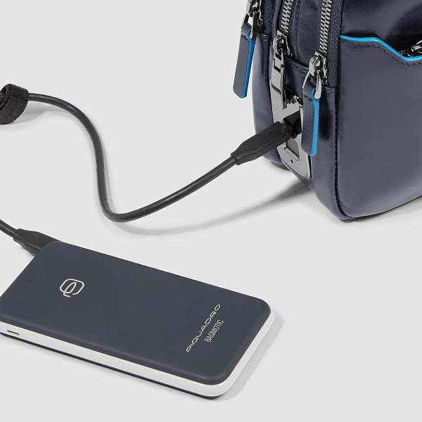 Клатч с тремя отделениями и замком Piquadro AC6902B2R/BLU2 синий Piquadro, Артикул: AC6902B2R/BLU2 фото №1