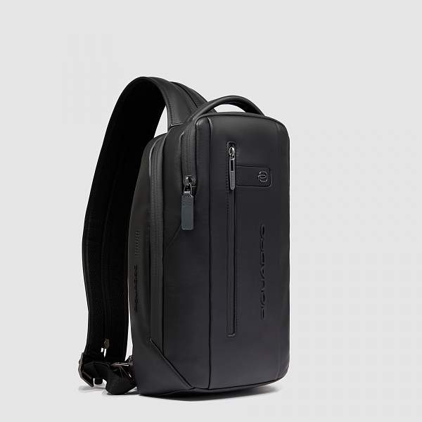 Рюкзак с одной лямкой Piquadro CA6801UB00/N кожаный чёрный Piquadro, Артикул: CA6801UB00/N фото №1