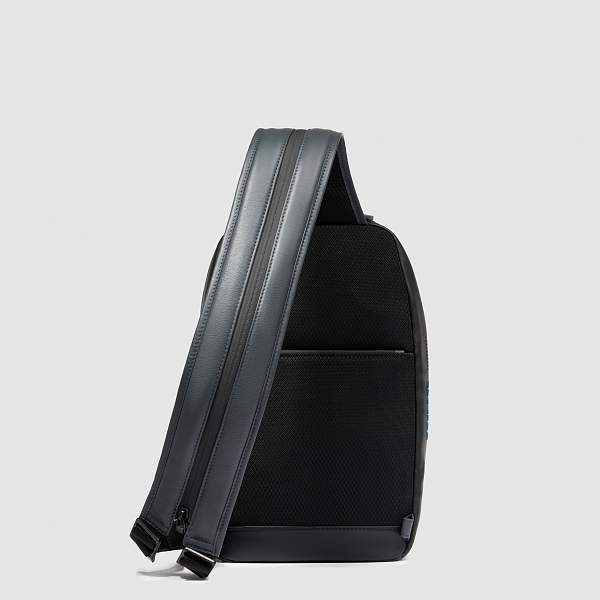 Рюкзак с одной лямкой Piquadro CA6801UB00/NGR кожаный серо-черный Piquadro, Артикул: CA6801UB00/NGR фото №1