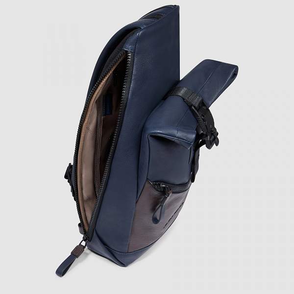 Рюкзак с одной лямкой Piquadro CA6784AP/BLUTM кожаный сине-коричневый Piquadro, Артикул: CA6784AP/BLUTM фото №1