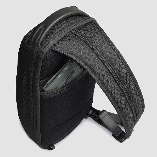 Рюкзак с одной лямкой Piquadro CA6826W139/N черный Piquadro, Артикул: CA6826W139/N фото №1