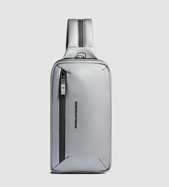 Рюкзак с одной лямкой Piquadro Corner 2.0 CA6466C2OW/MGR Piquadro, Артикул: CA6466C2OW/MGR фото №1