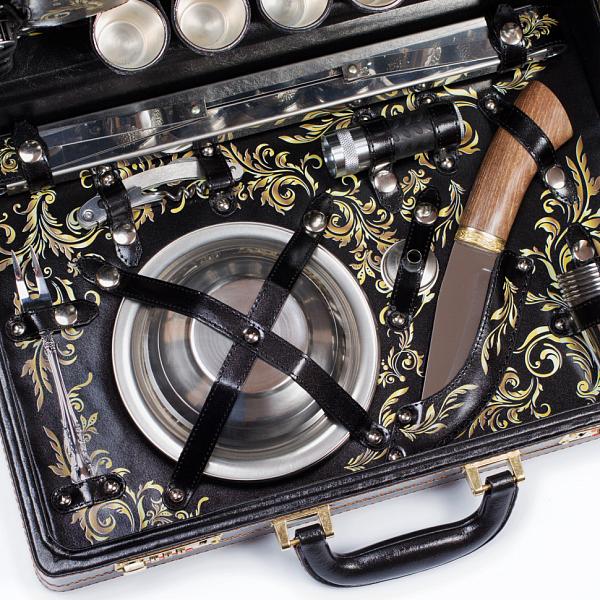 Шашлычный набор подарочный для пикника в дипломате «Дорожный» черный принт (на 6 персон) AKSO 118КИ6-ЧЕР-П АКСО, Артикул: 118КИ6-ЧЕР-П фото №1