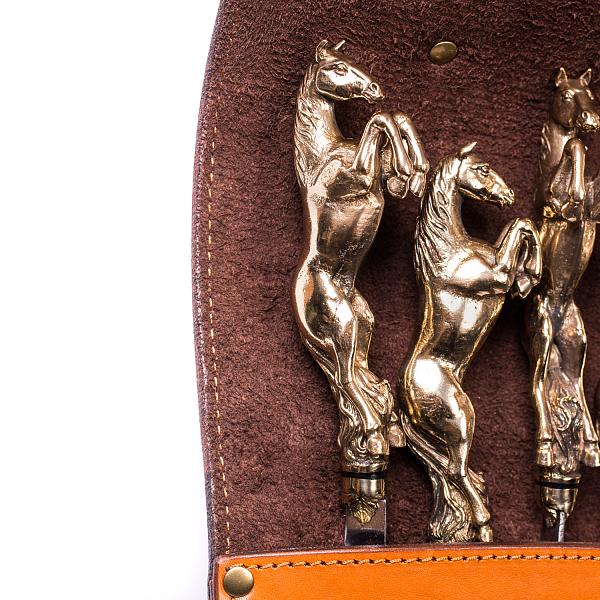 Подарочный набор шампуров 6шт. (Лошадь) в колчане из натуральной кожи AKSO 374ЛО6-Г1 АКСО, Артикул: 374ЛО6-Г1 фото №1