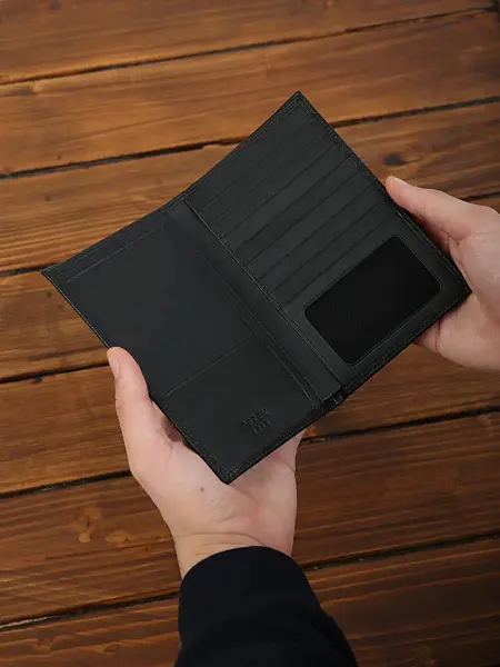 Портмоне путешественника Petek из натуральной кожи 574P.X67.01+209 Petek, Артикул: 574P.X67.01+209 фото №1