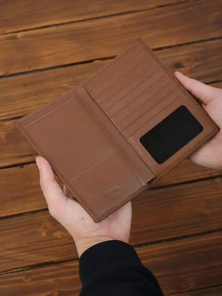 Портмоне путешественника Petek из натуральной кожи 574P.X67.04+209 Petek, Артикул: 574P.X67.04+209 фото №1